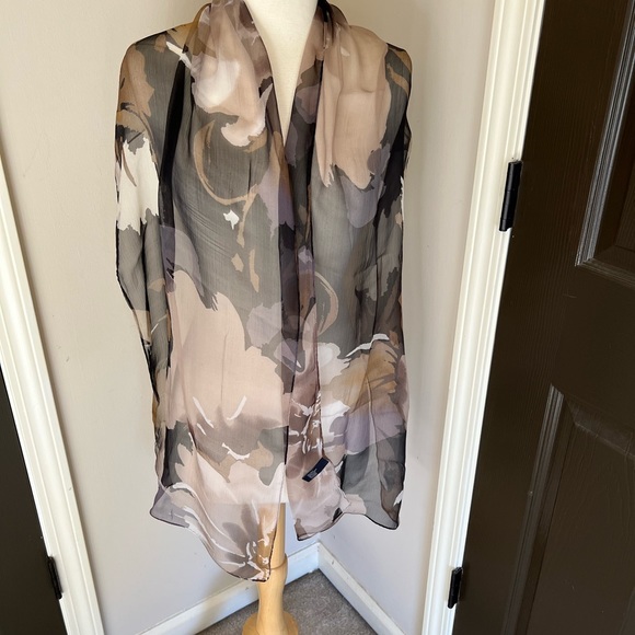 Ann Klein silk scarf - Picture 3 of 8